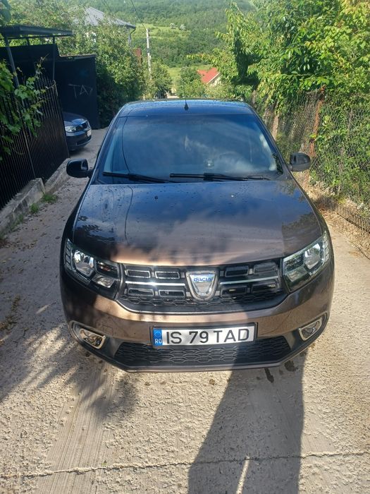 Vând Dacia Logan