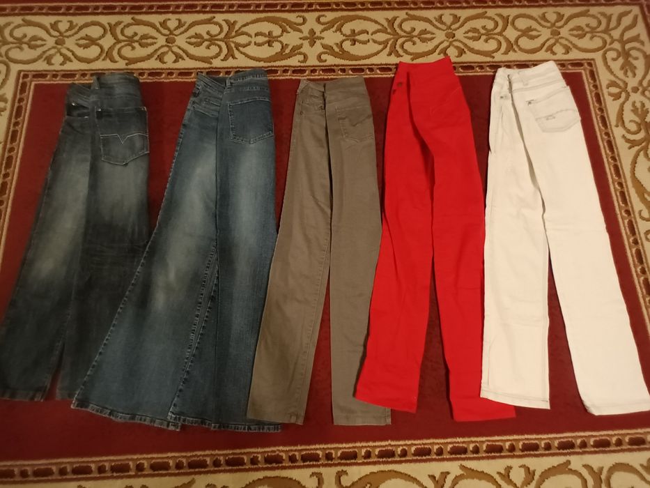 Blugi, haine, bluze, paltoni.