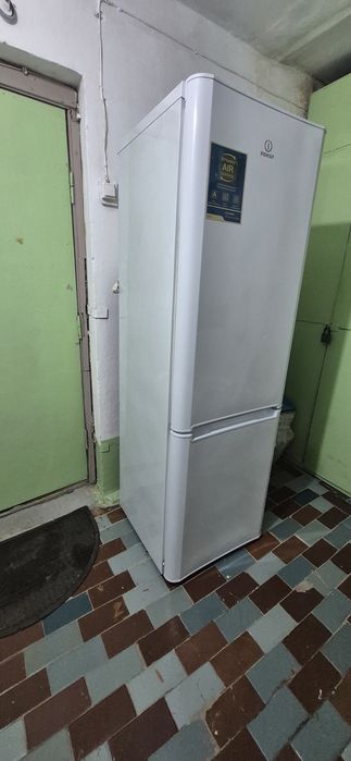 Холодильник Indesit