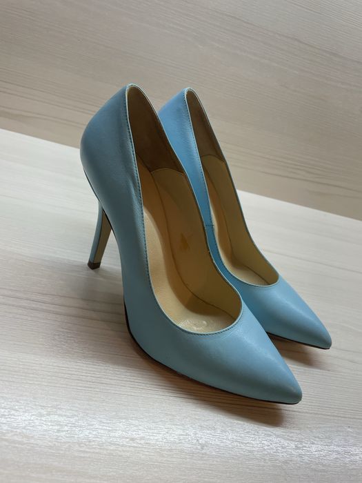 Туфли небесно голубого цвета