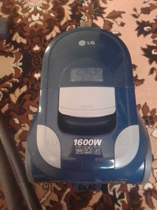 Продам пылесосы.