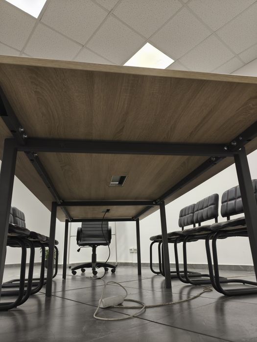 Стол офисный с креслами