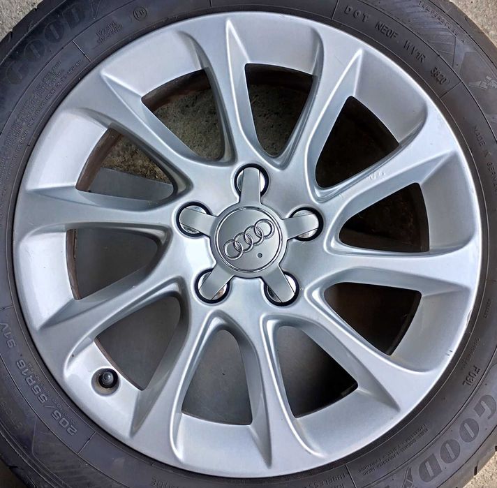 Продавам оригинални лети джанти 16" за Audi