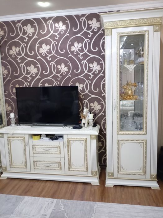 Продаётся мебель, сервант.