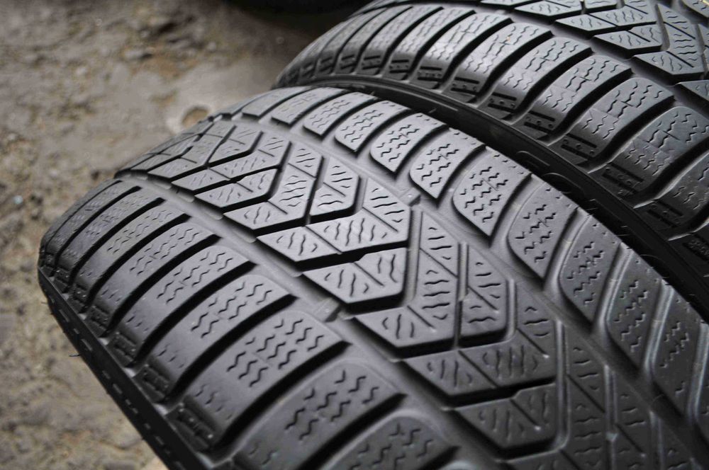 # SET 2 Anvelope Iarna 225/40 R18 PIRELLI Sottozero 3 92H