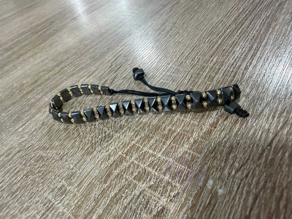 Златна гривна с маниста