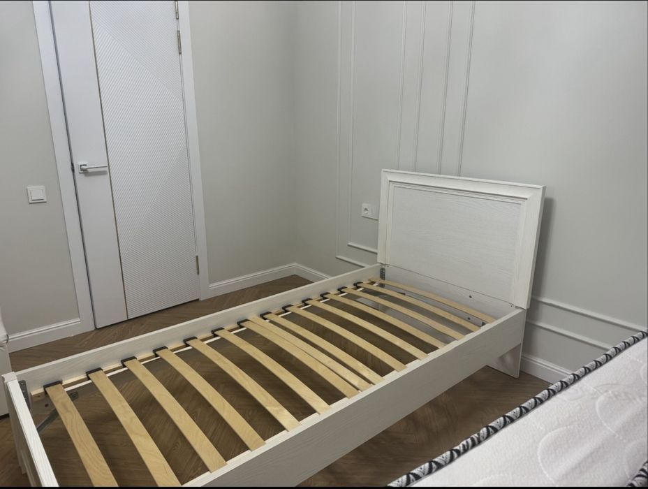 Продается кровать с матрасом