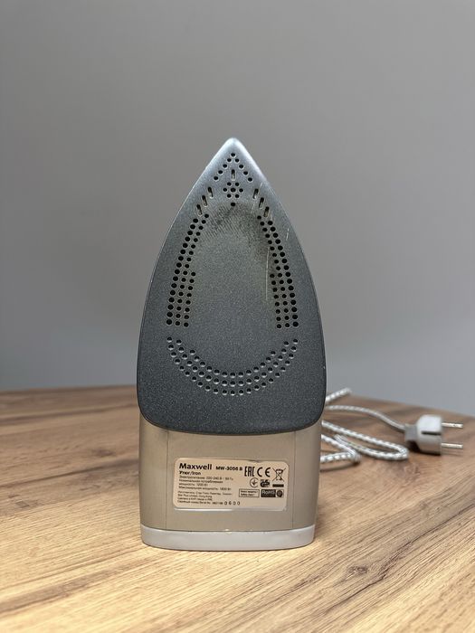 Утюг Maxvell 1800 W