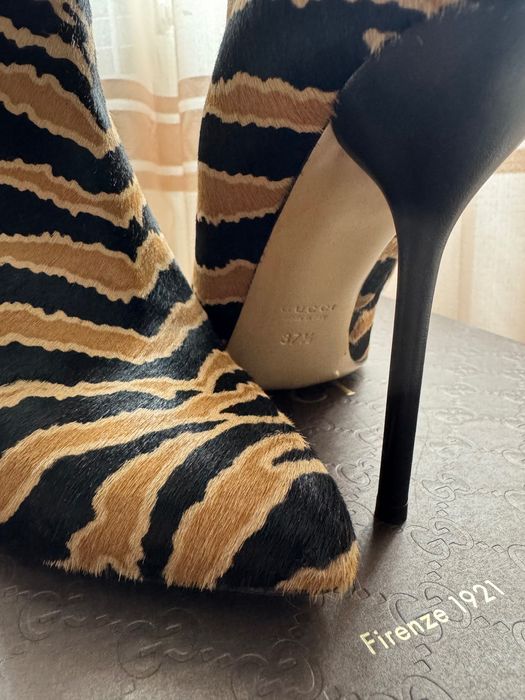 Ofertaaa!!!Botine Gucci, piele ponei 990 ron, purtare unica