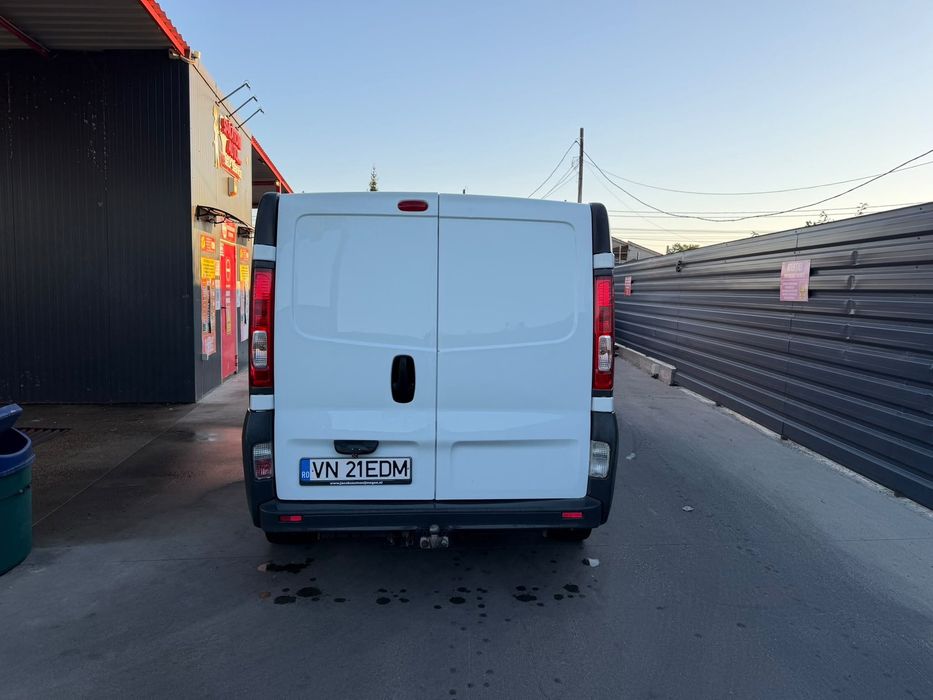 Renault Trafic 2.0 dCi • 2013 • 6 locuri • 275.900 km
