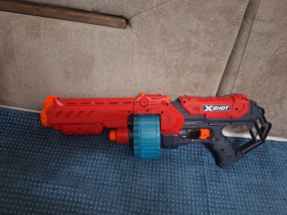 Продам автомат Nerf в хорошом состоянии