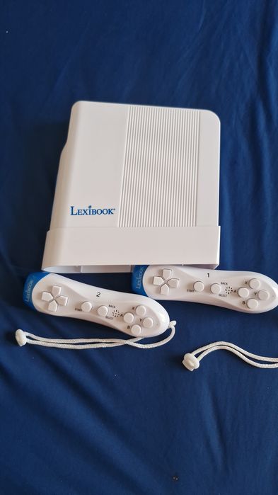 Consola de jocuri TV cu 250 de jocuri și 2 controlere wireless.