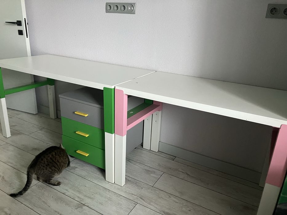 Продам детские столы и тумба