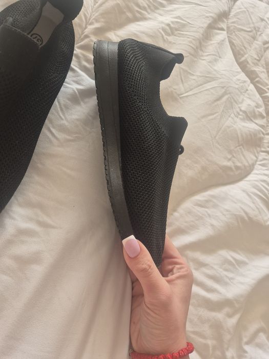 Нови черни дамски маратонки в размер 37 , цена 10лв