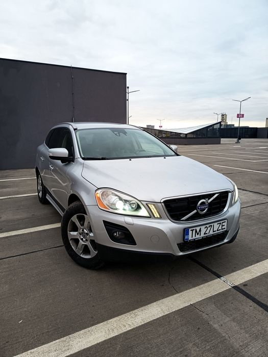volvo xc60 full summum 4x4 manual navi piele xenon distributie noua