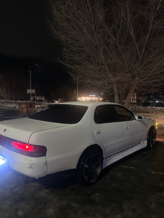 Продам машину, креста 90 2л