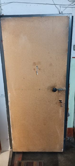 Продам дверь железную