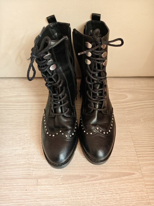 Елегантни дамски боти