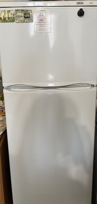 продается холодильник