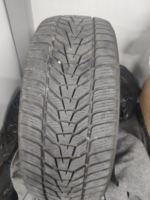 Зимни гуми 235,45,18