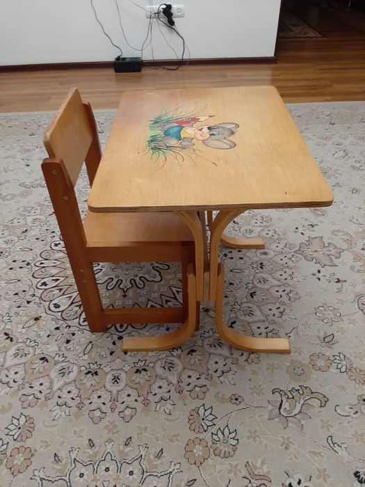 Детская парта в хорошем состояни