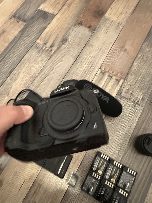 Kit panasonic lumix gh5 cu obiectiv panasonic 25 mm
