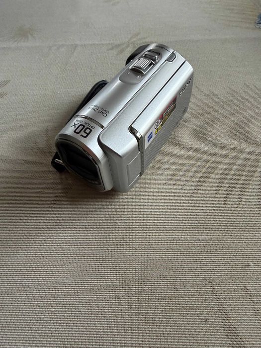 Sony Handycam DCR-SX30 – cameră video + card de memorie 4 gb