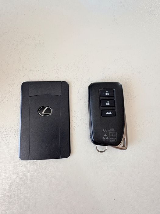 Продам Ключ и ключ карта Lexus 570