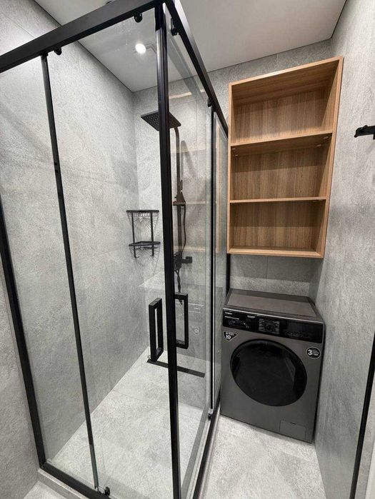 Квартира с новым ремонтом и балконом в Group City Tower, 40 м2