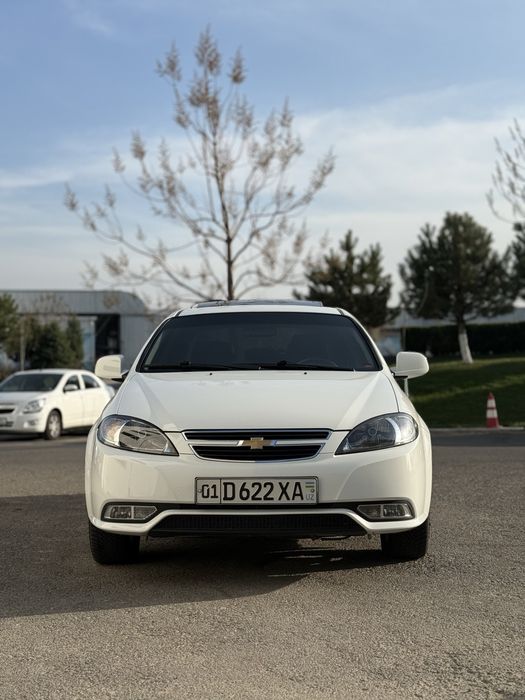 Продаю свою машину Gentra 3-позиция белого цвета в идеале