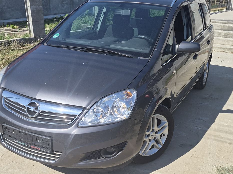 Masina Opel Zafira