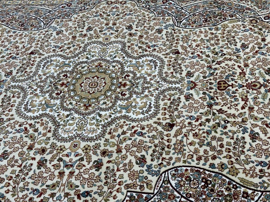 Продается ковер новый