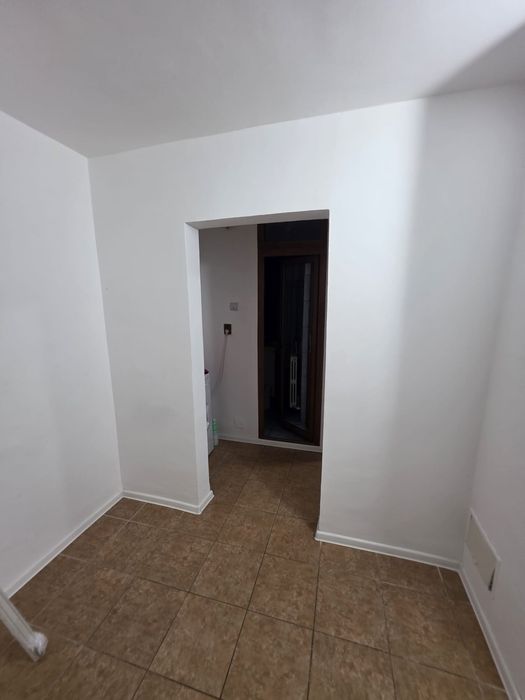 Vând / Închiriez Apartament cu 2 Camere Decomandat In Zona Centrala  Langa Peco Mol
