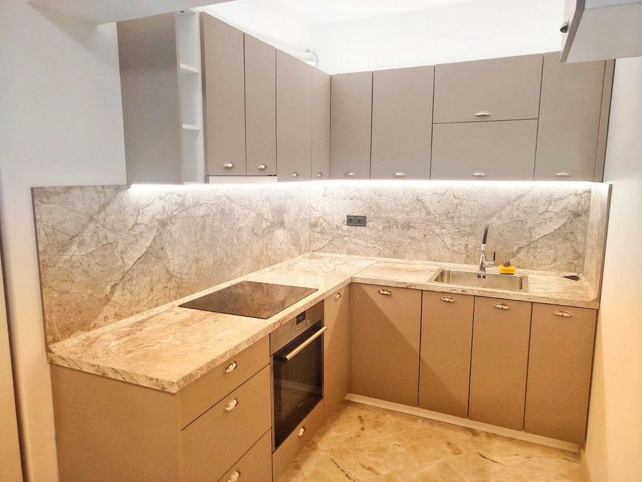 Имот Корект дава под наем Чисто нов 2-Стаен апартамент, център