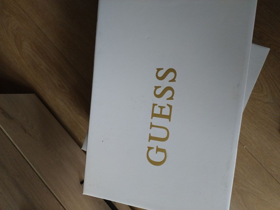 Чисто нови обувки Guess
