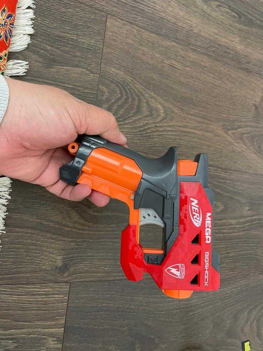 пистолет бластер NERF и водный бластер