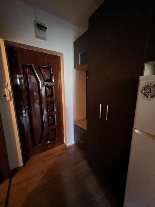 Inchiriez garsoniera A uri