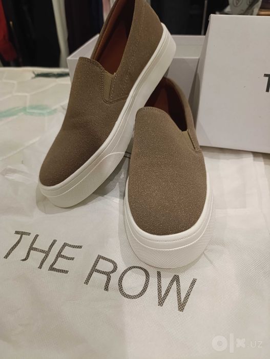 Оригинальные замшевые слипоны бренда The Row