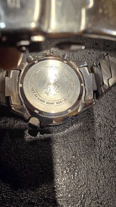 Продавам часовник Casio Edifice EF-535SP-1AVDF