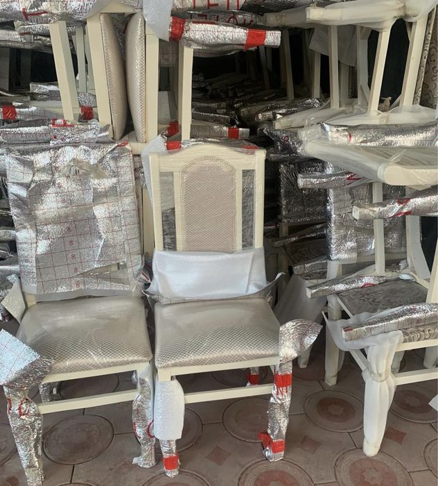 Новые деревянные стулья