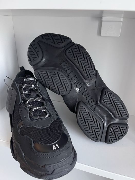 Balenciaga Triple S masura 41 pe stock