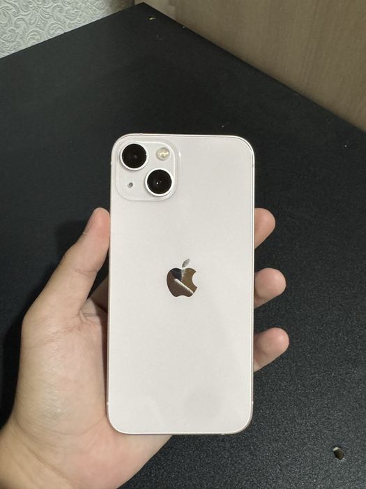 iPhone 13 розовый цвет