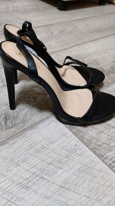 Продам офисные туфли Marko tozzi