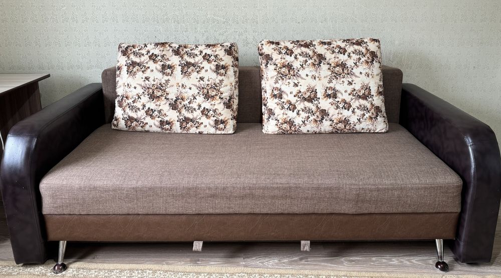 Диван                     .