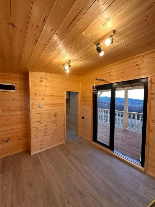 Case și căsuțe de lemn de locuit permanent și vacanță