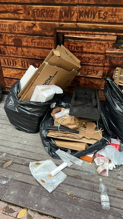 Debarasări  curți subsoluri apartament