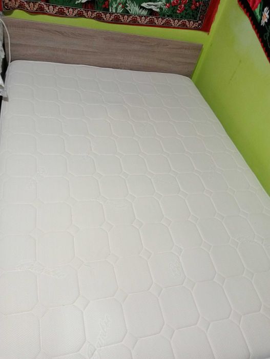 Vând pat cu saltea, nou