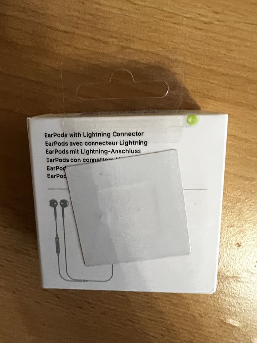 Наушники Apple