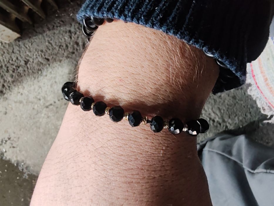 brățară textil cu pietre prețioase și cu bilute de argint suflate