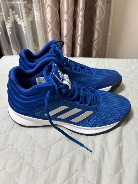 Баскетбольные кроссовки Adidas